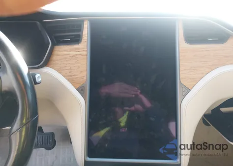 2019 Tesla Model S 100D/75D/Long Range/Standard Range z USA, uszkodzony, nr VIN 5YJSA1E2XKF331744